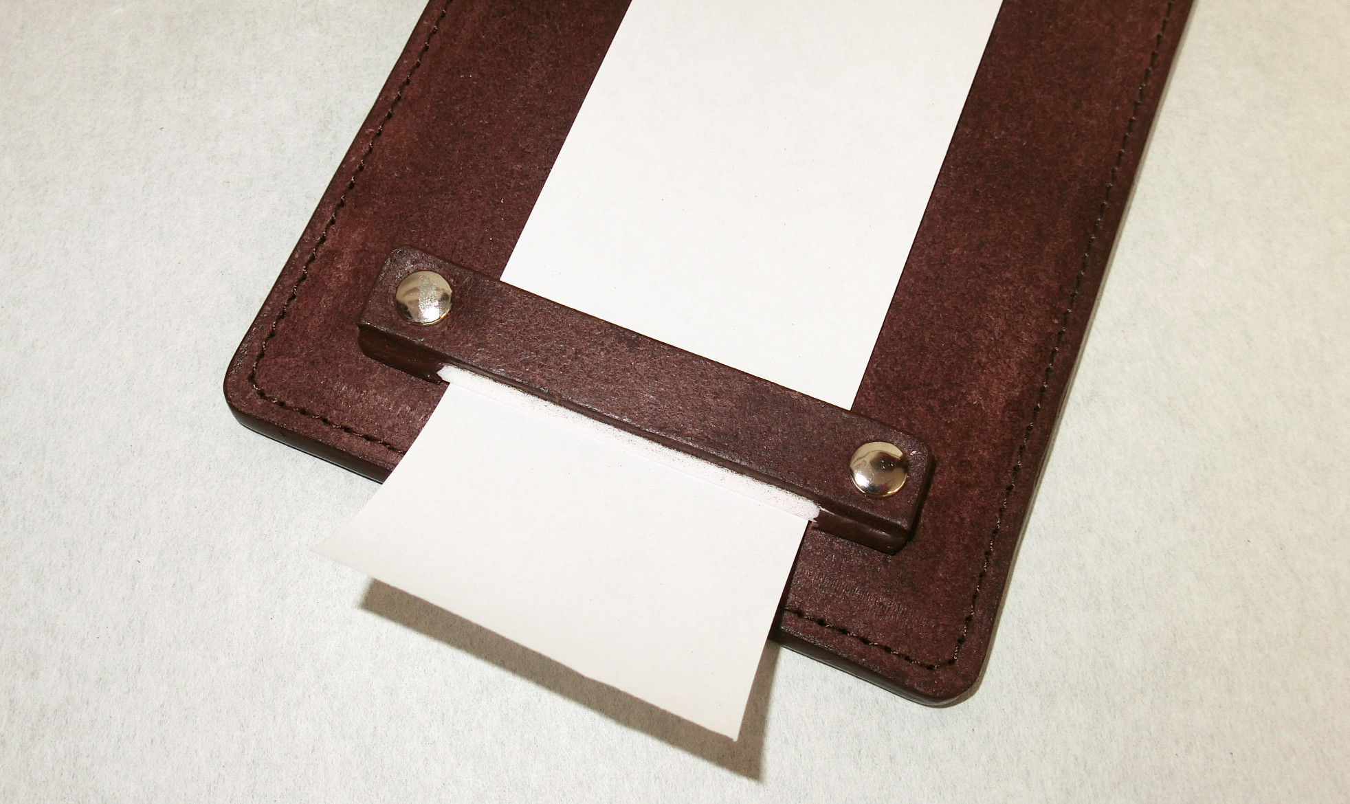 牛革ﾛｰﾙﾍﾟｰﾊﾟｰﾒﾓﾎﾙﾀﾞｰ