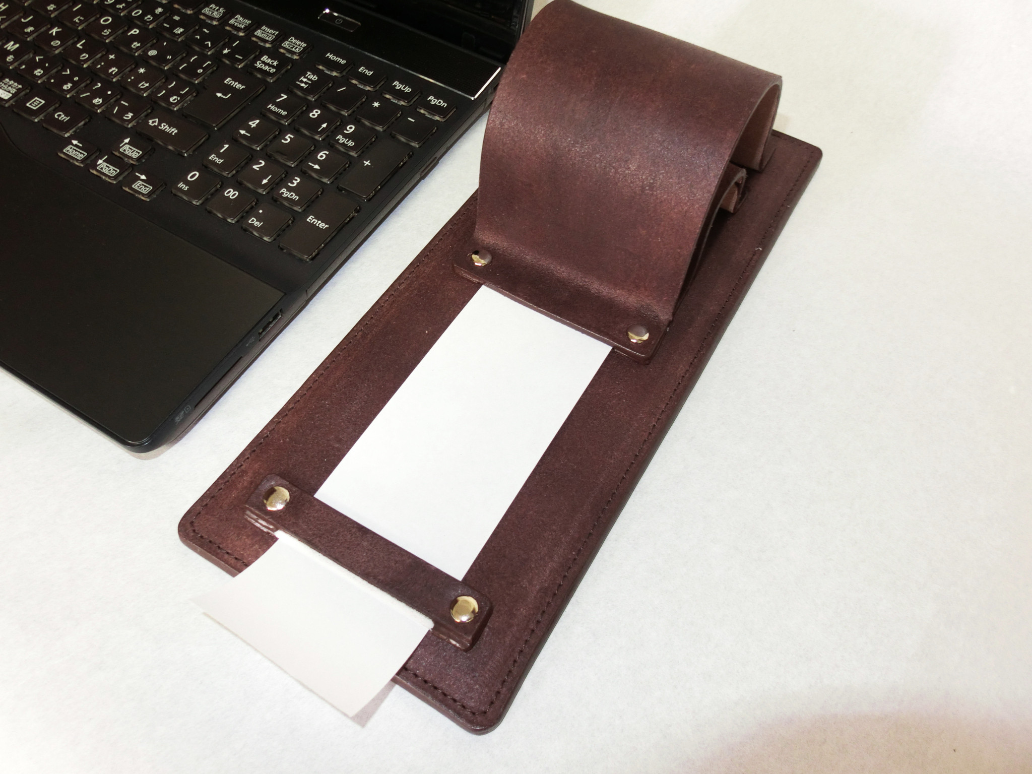 牛革ﾛｰﾙﾍﾟｰﾊﾟｰﾒﾓﾎﾙﾀﾞｰ