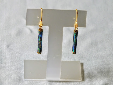 細丸棒の螺鈿ピアス「ライン・M」　木製漆塗  紙箱入（24091903）