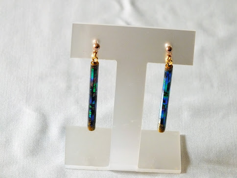 細丸棒の螺鈿ピアス「ライン・M」　木製漆塗  紙箱入（24091904）