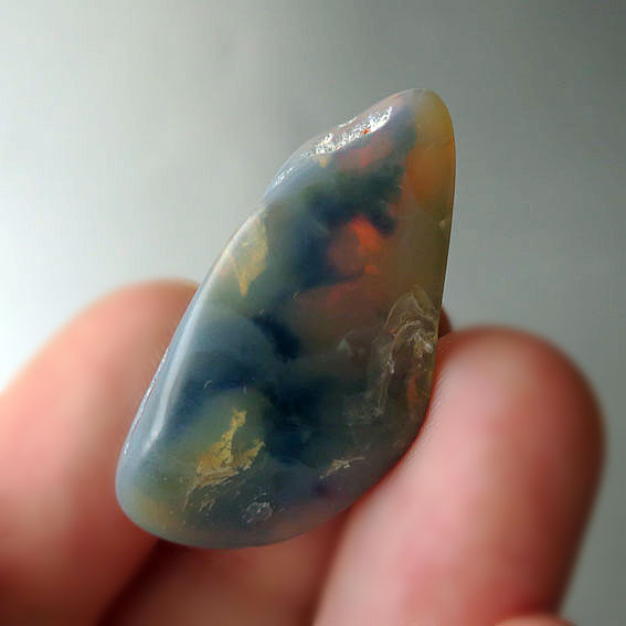 【蛍光 カラーチェンジ】ブラックオパール 磨き原石　ライトニングリッジ産 / 天然石 / 秋の誕生石2025