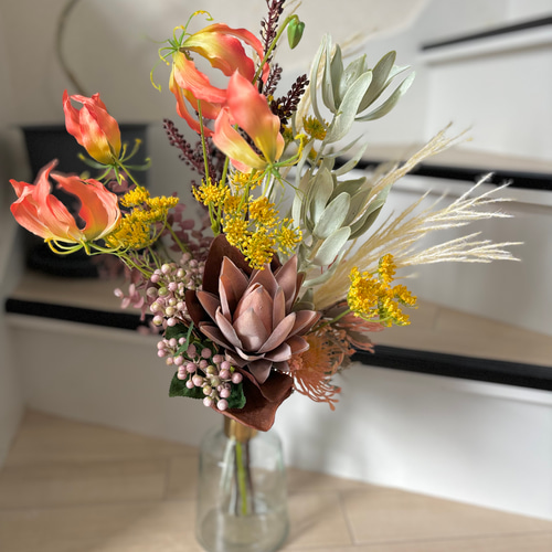 オレンジホワイト造花ブーケ 和装におすすめ♪ オレンジカラーの造花ブーケ スタイリッシュデザイン