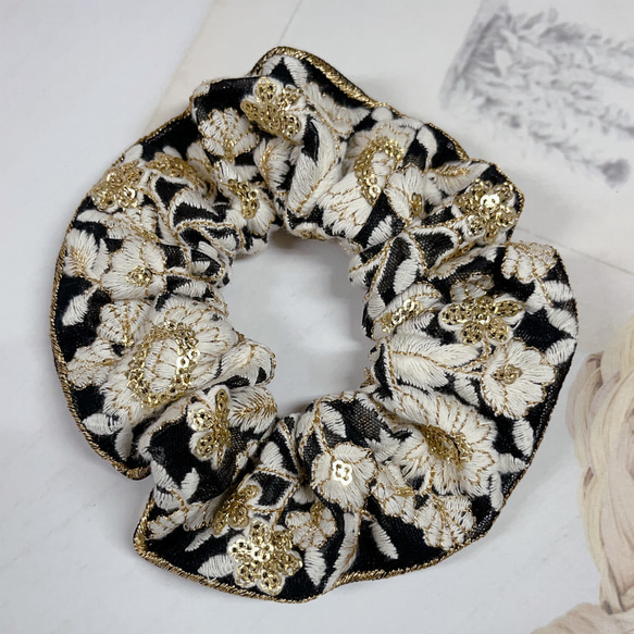 インド刺繍りぼんシュシュブラックゴールドハンドメイド