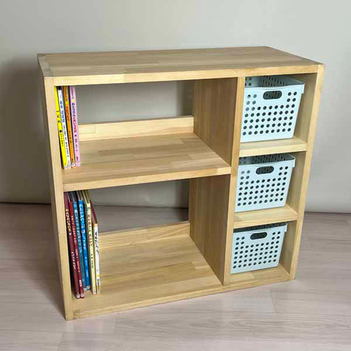 ハンドメイド絵本棚と絵本32冊（保護者向けのネフのおもちゃ1冊含む） ハンドメイド絵本棚と絵本32冊（保護者向けのネフのおもちゃ1冊