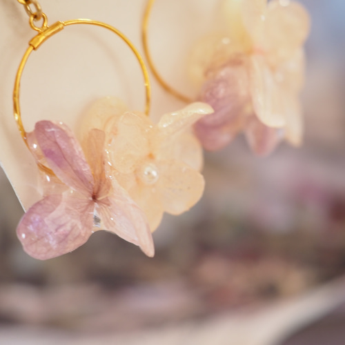 お花のフープピアス/イヤリング ピアス（フック・チェーン） よひら