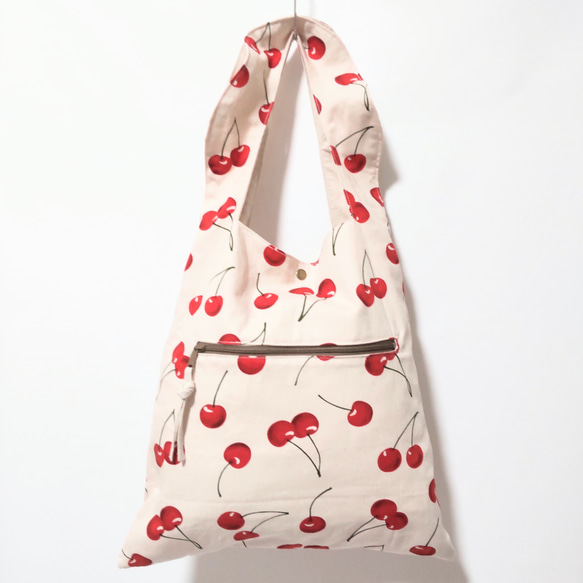 さくらんぼ柄くりぬきトートバッグ トートバッグ omo＊布雑貨