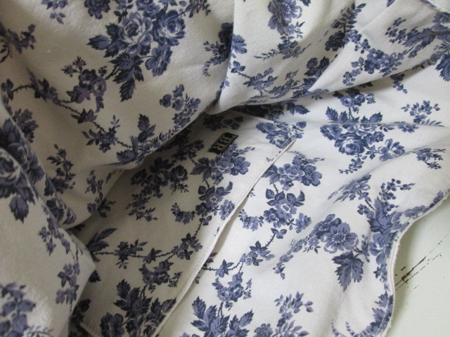 フランスアンティークホワイトリネンと手刺繍レースとイニシャルのパッチワークのパニエトート