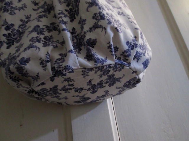 フランスアンティークホワイトリネンと手刺繍レースとイニシャルのパッチワークのパニエトート