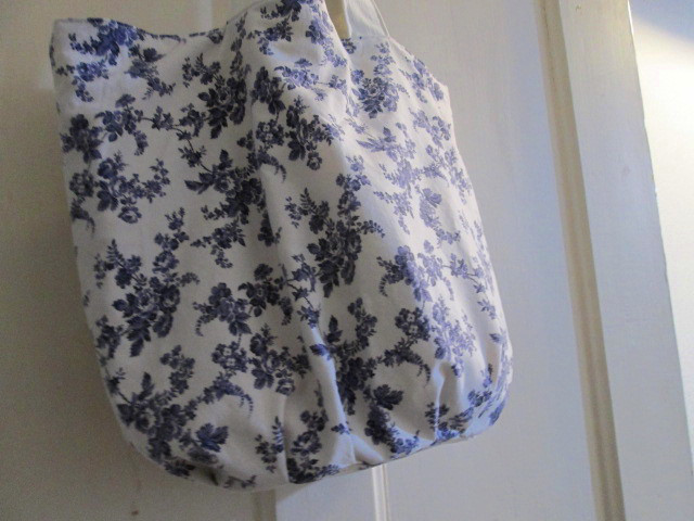 フランスアンティークホワイトリネンと手刺繍レースとイニシャルのパッチワークのパニエトート