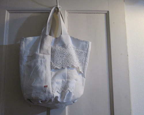 フランスアンティークホワイトリネンと手刺繍レースとイニシャル