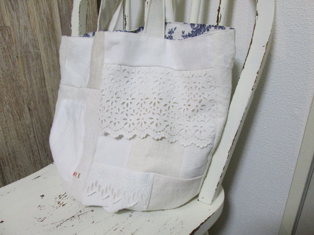 フランスアンティークホワイトリネンと手刺繍レースとイニシャルのパッチワークのパニエトート