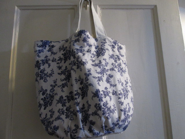 フランスアンティークホワイトリネンと手刺繍レースとイニシャルのパッチワークのパニエトート