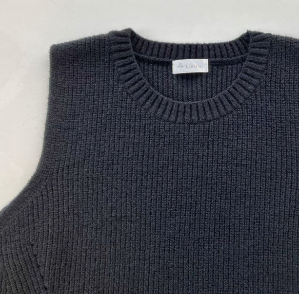 新色【ブラック】エアリースパン(メリノウール100％）ふわっと！片畦ニットベスト　 8枚目の画像