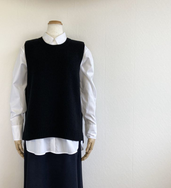 新色【ブラック】エアリースパン(メリノウール100％）ふわっと！片畦ニットベスト　 2枚目の画像