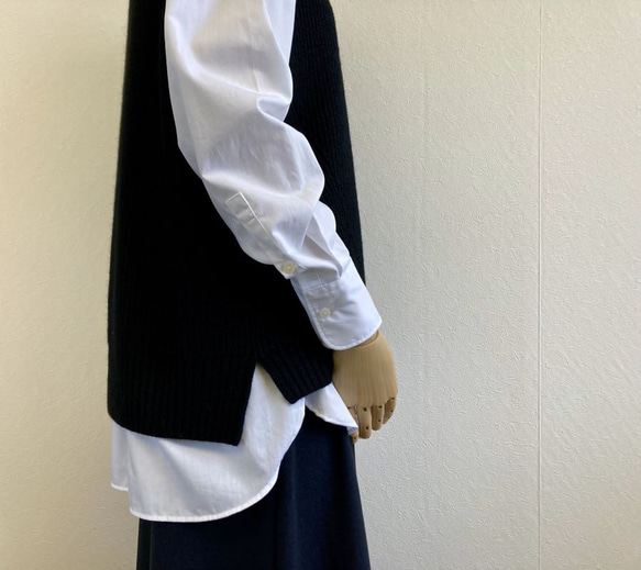 新色【ブラック】エアリースパン(メリノウール100％）ふわっと！片畦ニットベスト　 5枚目の画像