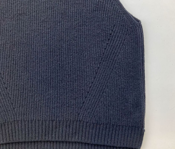 新色【ブラック】エアリースパン(メリノウール100％）ふわっと！片畦ニットベスト　 9枚目の画像