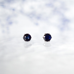 天然石サファイア(ダークカラー)のシンプルな一粒スタッドピアス】黒