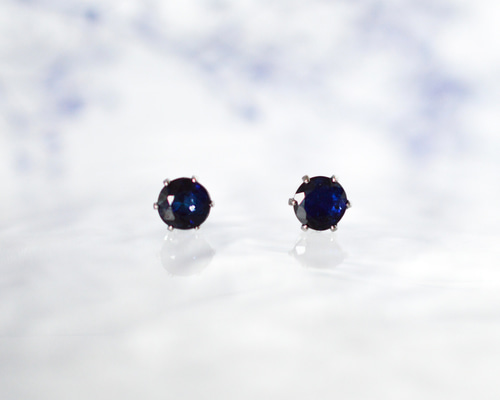 天然石サファイア(ダークカラー)のシンプルな一粒スタッドピアス】黒