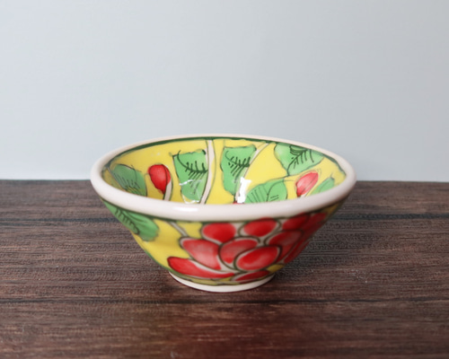 Vivid 豆鉢 イエロー バッチャン焼き ベトナム食器 手描き 花柄 お椀