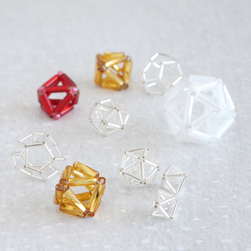 5g) チェコ製 極細 竹ビーズ 4mm シルバー ＊ マコビーズ ＊ ヒンメリ