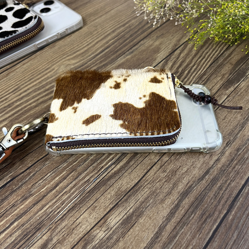 毛付き牛革ハラコ ファスナーポーチ付きスマホケース 大容量・取り外し