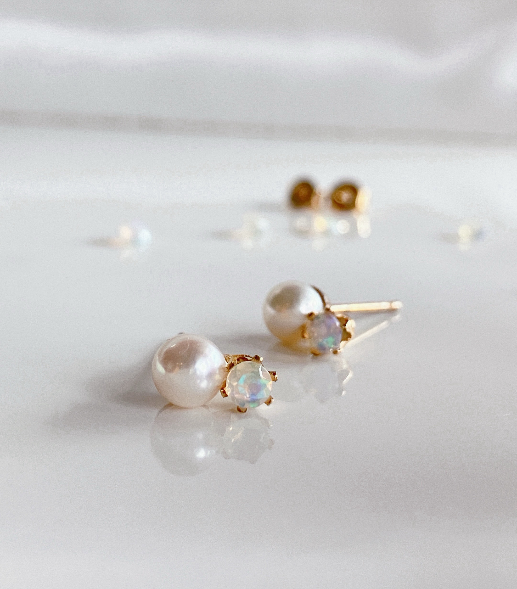 宝石質エチオピア産オパールAAA ファセットカットとベビーあこや真珠のピアス　１０月誕生石♦︎満天の星♦︎