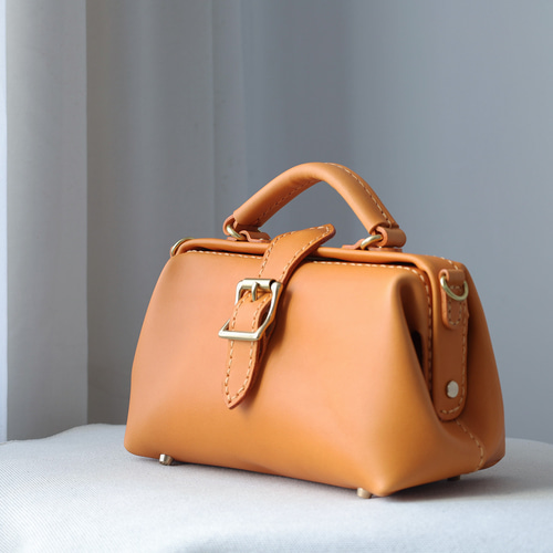 ☆2個限りキャンペーン中！☆大人気！横型がま口バッグ 手作りのレザー