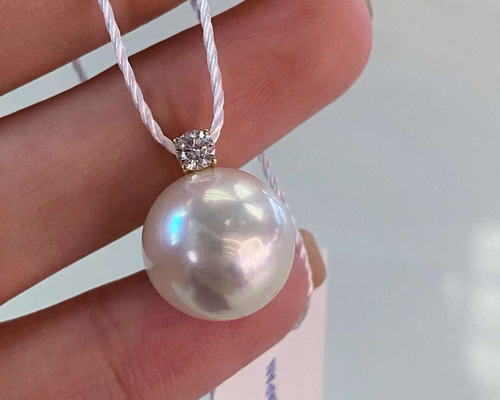 白蝶真珠18Kデザインペンダントトップ 020245a6b08d51b14c33e001a4049c