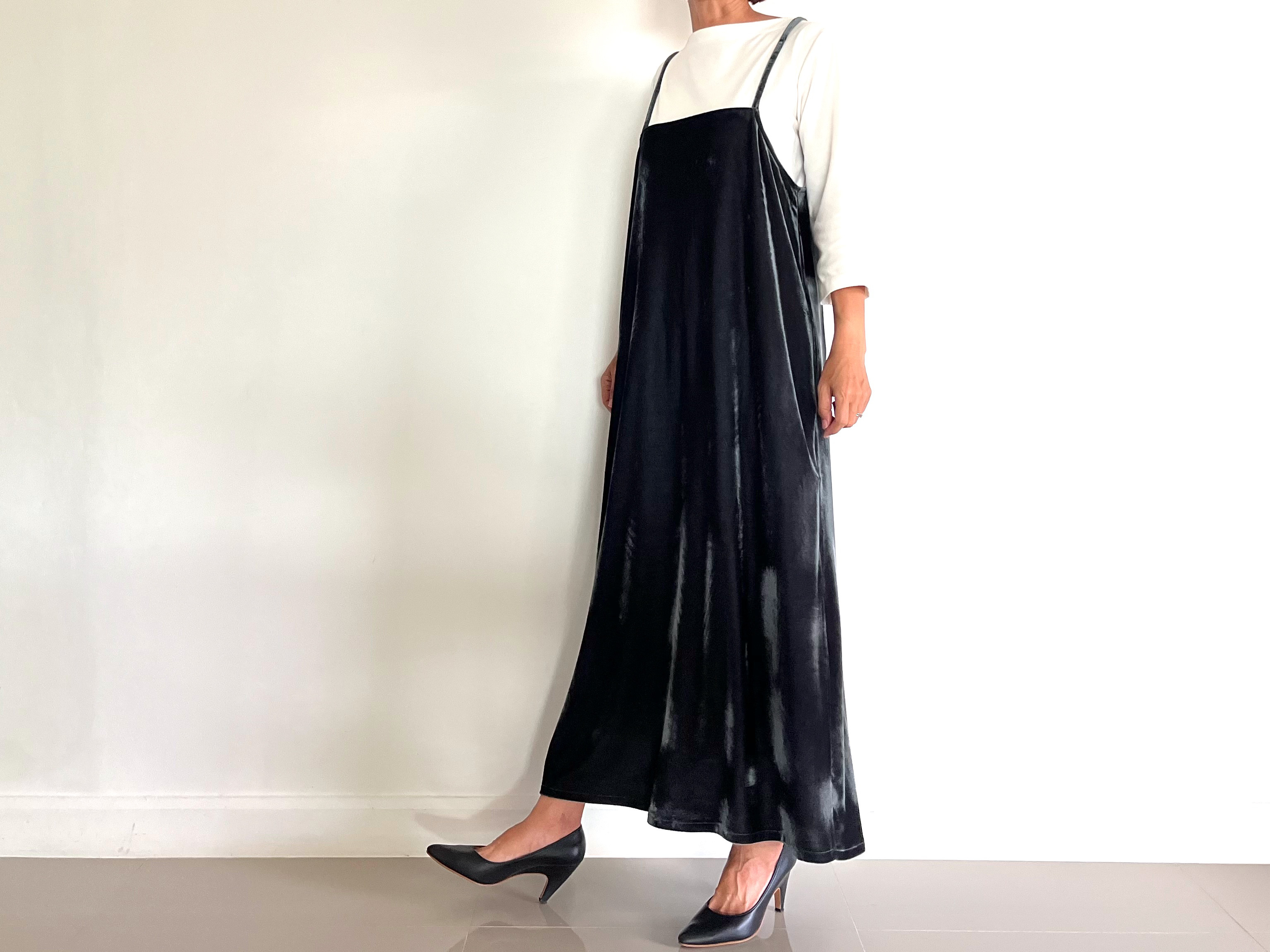 後ろ姿も″キュン″。秋冬だけのベルベット素材で魅せるリボン付きペンシルキャミソールワンピー　ダークグリーン色