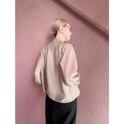 RATA❤️輕盈透氣的上衣，適合成熟女性❤️完美適用於正式場合、工作和日常穿著❤️優雅時尚的米色 第12張的照片