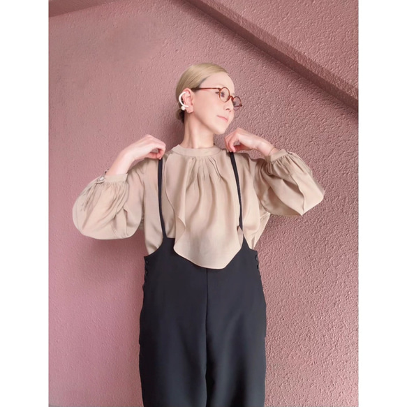 RATA❤️輕盈透氣的上衣，適合成熟女性❤️完美適用於正式場合、工作和日常穿著❤️優雅時尚的米色 第4張的照片