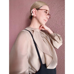 RATA❤️輕盈透氣的上衣，適合成熟女性❤️完美適用於正式場合、工作和日常穿著❤️優雅時尚的米色 第2張的照片