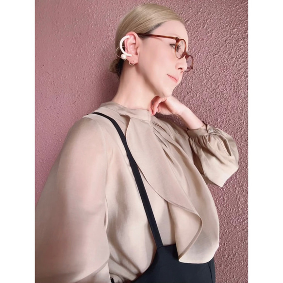 RATA❤️輕盈透氣的上衣，適合成熟女性❤️完美適用於正式場合、工作和日常穿著❤️優雅時尚的米色 第2張的照片