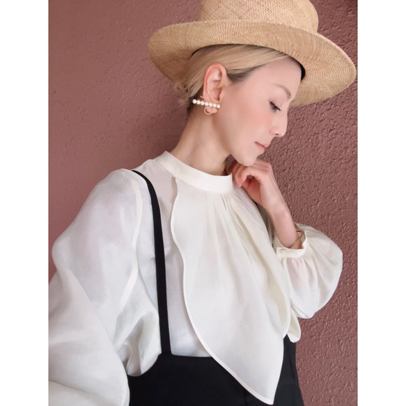 RATA❤️輕盈透氣的上衣，適合成熟女性❤️完美適用於正式場合、工作和日常穿著❤️優雅時尚的米色 第13張的照片