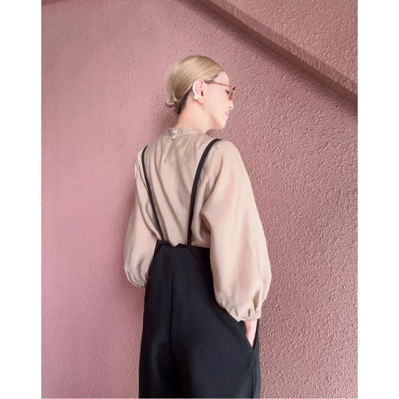 RATA❤️輕盈透氣的上衣，適合成熟女性❤️完美適用於正式場合、工作和日常穿著❤️優雅時尚的米色 第8張的照片