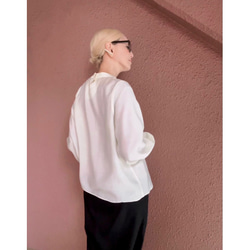 RATA❤️輕盈透氣的上衣，適合成熟女性❤️完美適用於正式場合、工作和日常穿著❤️優雅時尚的米色 第16張的照片