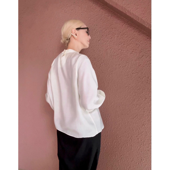 RATA❤️輕盈透氣的上衣，適合成熟女性❤️完美適用於正式場合、工作和日常穿著❤️優雅時尚的米色 第16張的照片