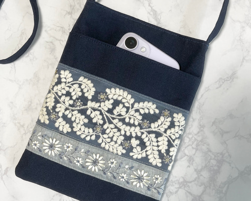 ＊daisy＊　インド刺繍ポシェット　2点　ハンドメイド ギフトにも＊インド刺繍リボンのミニポーチ＊キーリング付き
