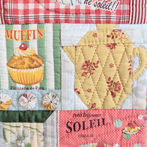 メイドパッチワークキルトタペストリー フレンチママン達のお喋りティタイム☆パッチワークキルトタペストリー