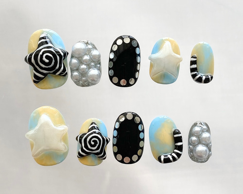 サイズオーダー】ぐるぐる星ネイルチップ 個性派 y2k ぷっくり 水色