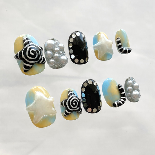 サイズオーダー】ぐるぐる星ネイルチップ 個性派 y2k ぷっくり 水色