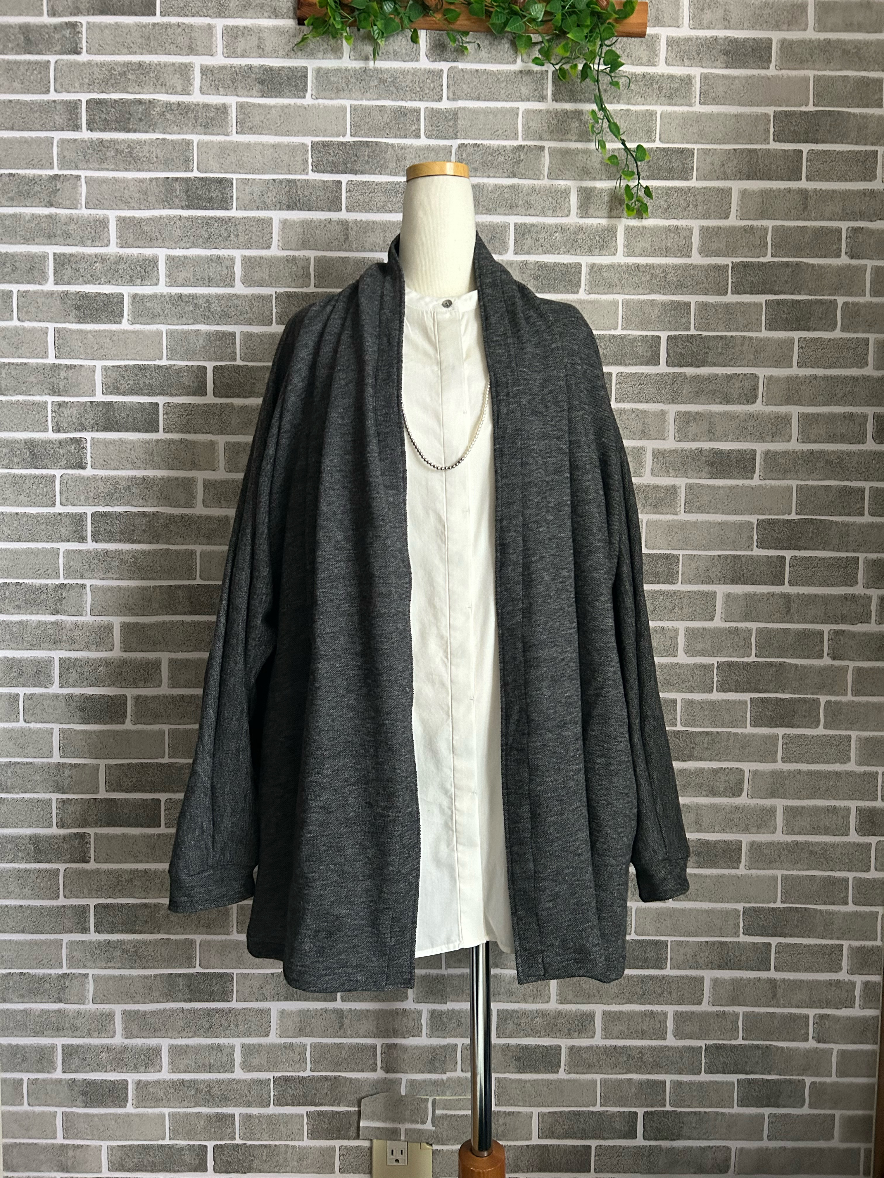 秋かのこリネン混グレーニットドルマンたっぷりローブカーディガン 8,424円