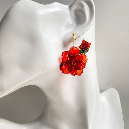 薔薇とコデマリの秋ピアス イヤリング