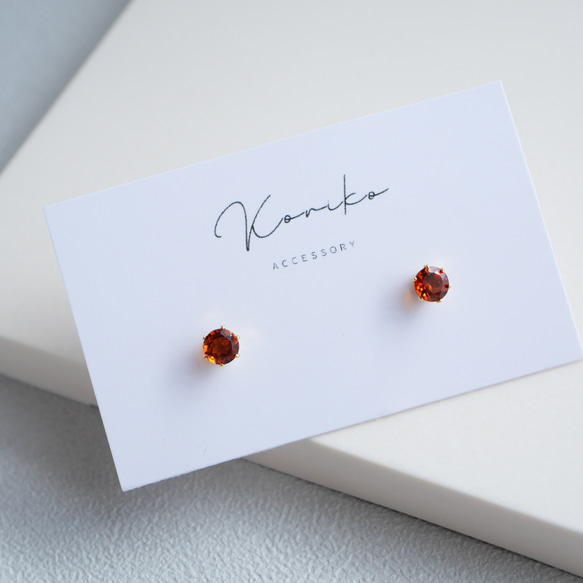 【秋冬コーデに馴染む】マデイラシトリンの一粒ピアス　４ｍｍ　11月誕生石 金属アレルギー対応　サージカルステンレス 8枚目の画像