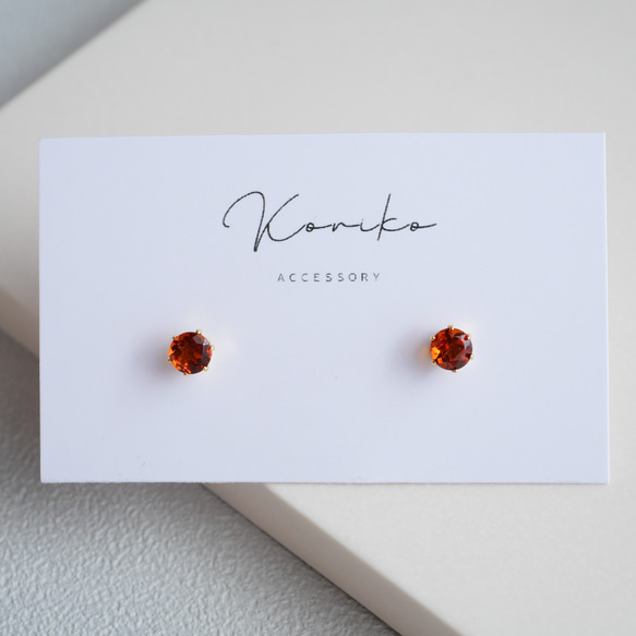 【秋冬コーデに馴染む】マデイラシトリンの一粒ピアス　４ｍｍ　11月誕生石 金属アレルギー対応　サージカルステンレス 7枚目の画像