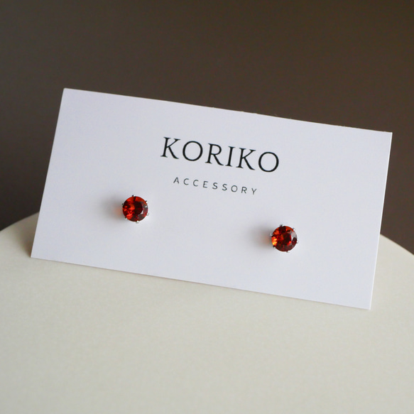 【秋冬コーデに馴染む】マデイラシトリンの一粒ピアス　４ｍｍ　11月誕生石 金属アレルギー対応　サージカルステンレス 13枚目の画像