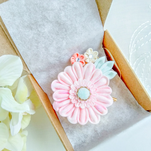 ガーベラのポニーフック コットン 綿 ピンク グリーン つまみ細工 浴衣