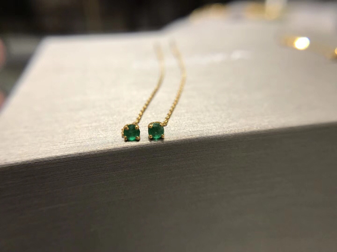 エメラルド　ゆらゆらピアスk18