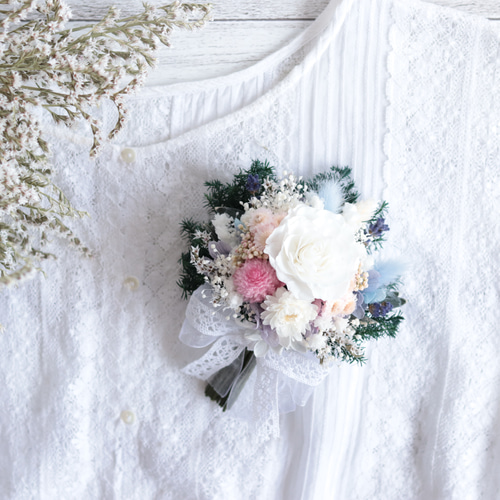 ホワイト・グリーン 造花ブーケ コサージュ付き 楽天市場】ブーケ コサージュ ホワイト＆グリーン 小 R-days