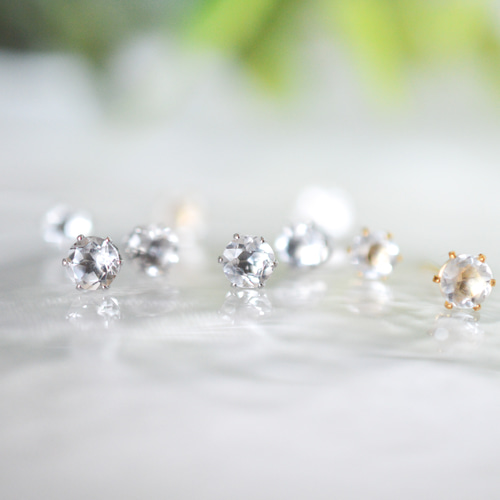 天然石クリスタル(水晶)のシンプルな一粒スタッドピアス】クリア/4mm